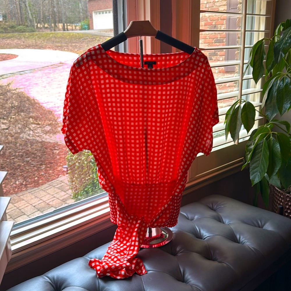Ann Taylor checked blouse top. Pull over with sash tie. 100% polyester.